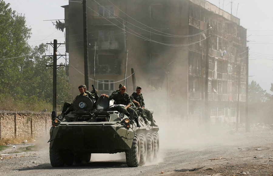 Российские военнослужащие во время вооруженного конфликта 2008 года на территории Южной Осетии. © AP Photo