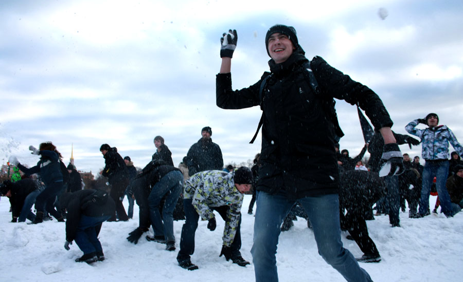 Первая согласованная «Снежная битва» в Петербурге/ © Александра Чарно/Ридус