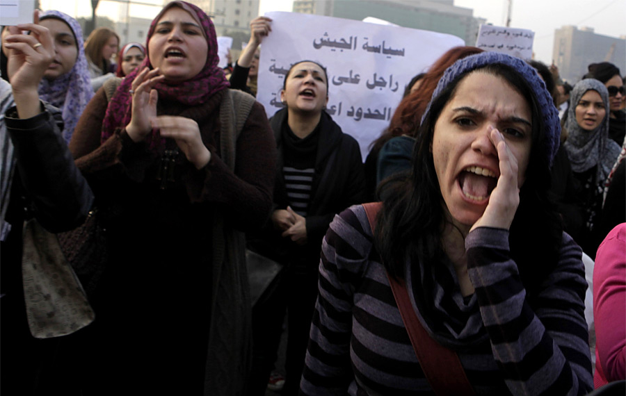 Акция женщин Египта против агрессивного поведения военных. © Asmaa Waguih/Reuters