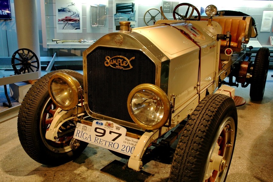 Гоночный автомобиль American La France typ 12 Simplex в рижском музее старинных автомобилей