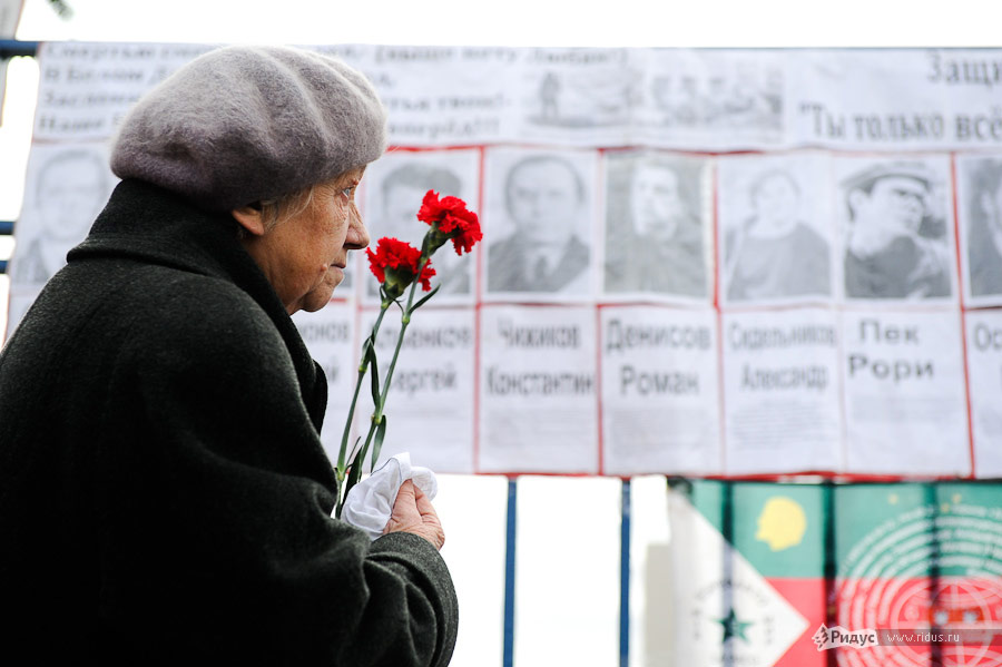 Акция памяти жертв кровопролития 3-4 октября 1993 года возле телецентра «Останкино». © Антон Белицкий/Ridus.ru