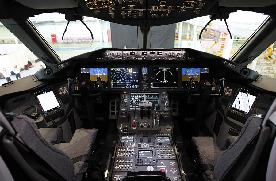 Кабина пилотов Boeing 787 Dreamliner. © Toru Hanai/Reuters