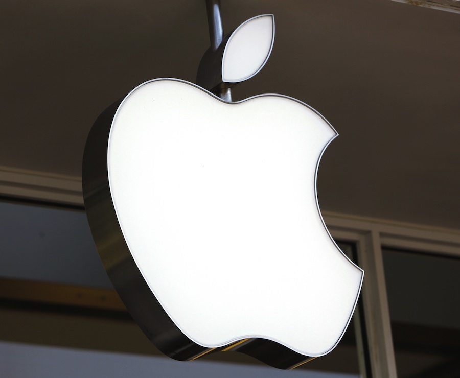 Логотип Apple на магазине Apple store в Вашингтоне. © Yuri Gripas/Reuters