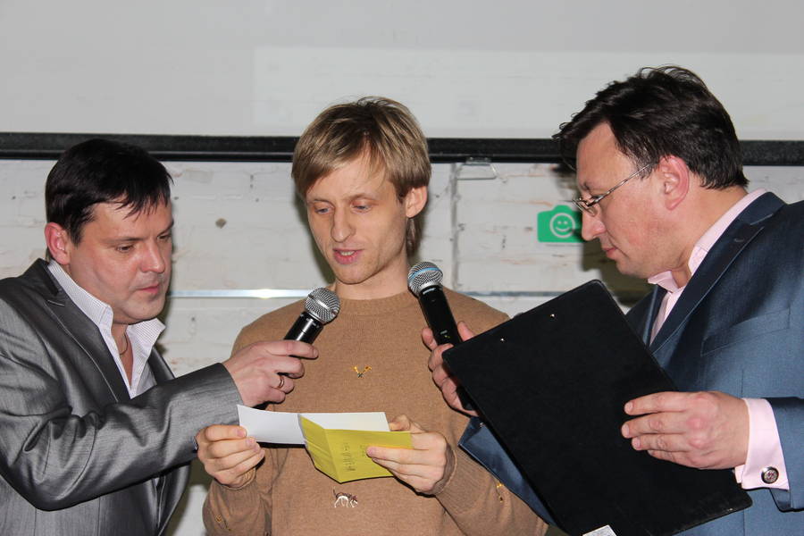 Дмитрий Терновский объявляет победителя в номинации "Инвалидный болт". © artmisa.livejournal.com
