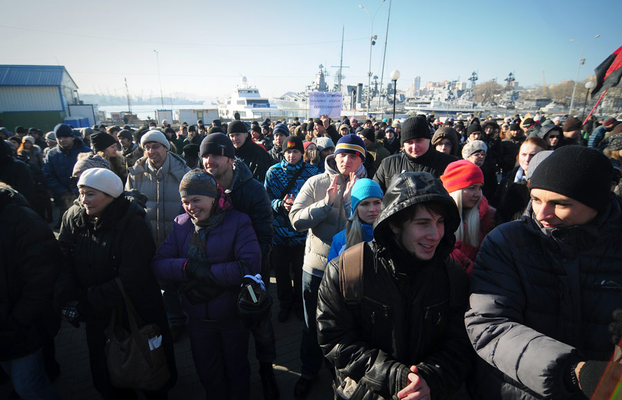 Участники митинга  во Владивостоке против фальсификации на прошедших выборах в Госдуму РФ. © Юрий Смитюк/ИТАР-ТАСС
