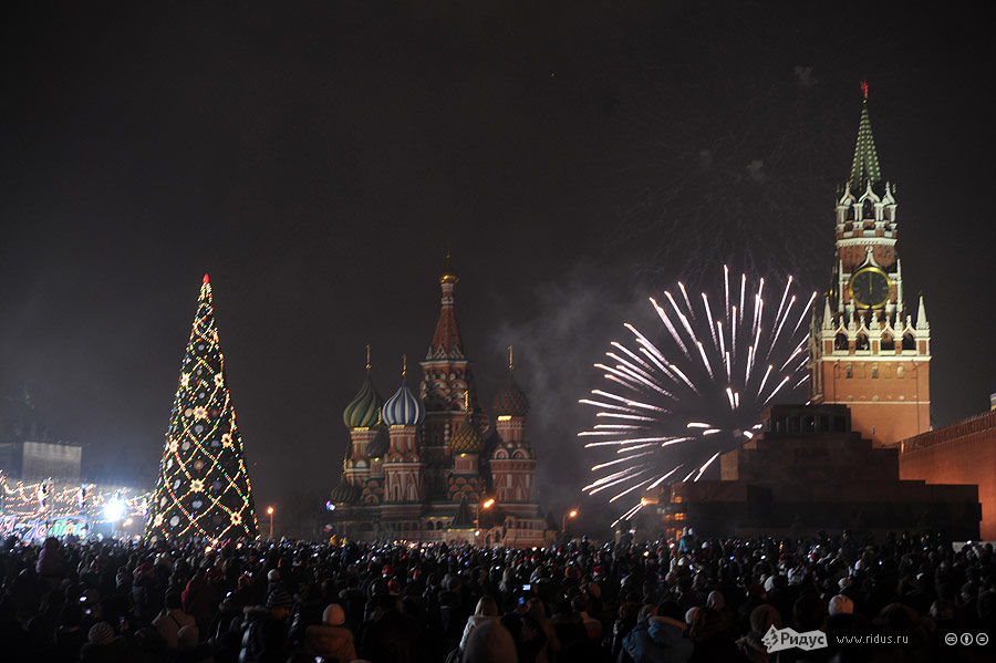 Салют на Красной площади в новогоднюю полночь. © Василий Максимов/Ridus.ru