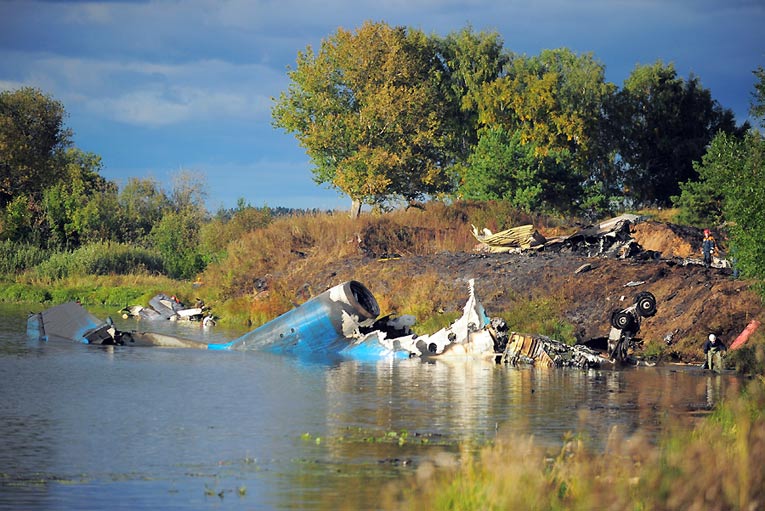 Обломки Як-42, разбившегося при взлете из ярославского аэропорта. Фото ИТАР-ТАСС/Владимир Смирнов