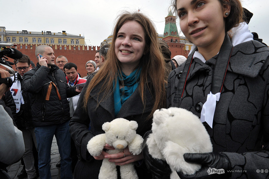 Оппозиция организовала в Москве акции «Белое метро» и «Белая площадь»