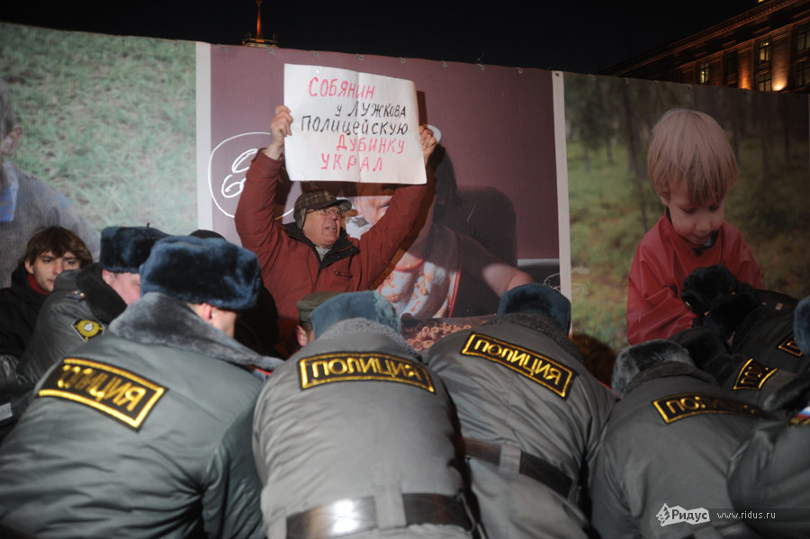 Задержание оппозиционеров на Триумфальной площади в Москве 15 ноября 2011. © Василий Максимов/Ridus.ru