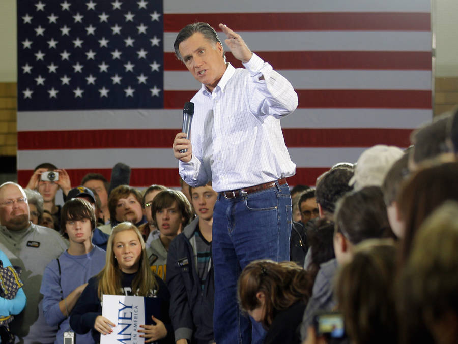 Кандидат в президенты США Мит Ромни на встрече с избирателями. © Brian Snyder/Reuters
