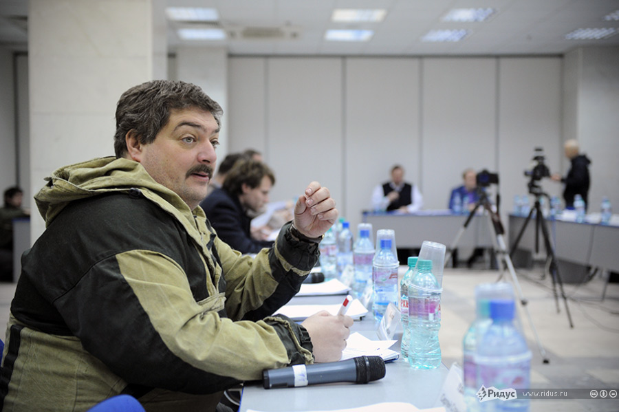 Дмитрий Быков на заседании Координационного совета оппозиции. © Антон Белицкий/Ridus.ru