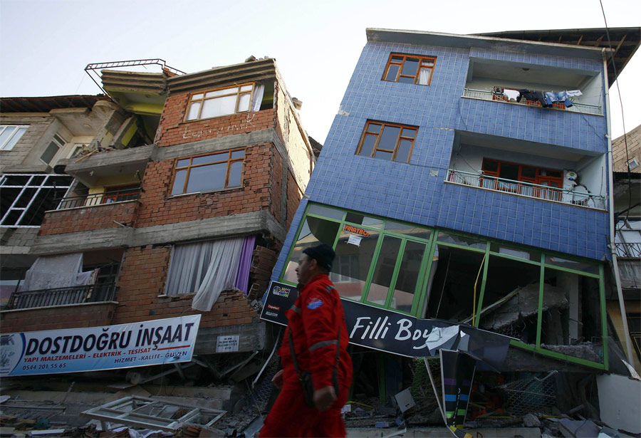 Последствия землетрясения в Турции. © Caner Ozkan/Reuters