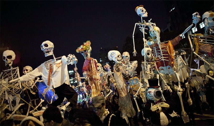На Хэллоуин-параде в Нью-Йорке. © Andrew Burton/Reuters