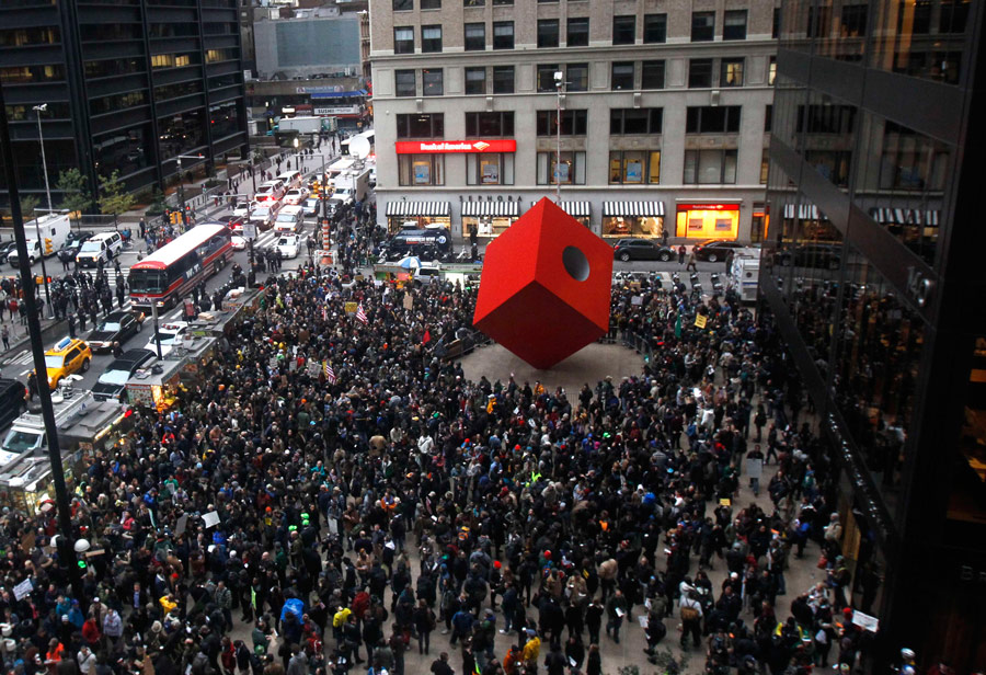 Демонстранты Occupy Wall Street у здания Нью-Йоркской фондовой биржи. © Mike Segar/Reuters