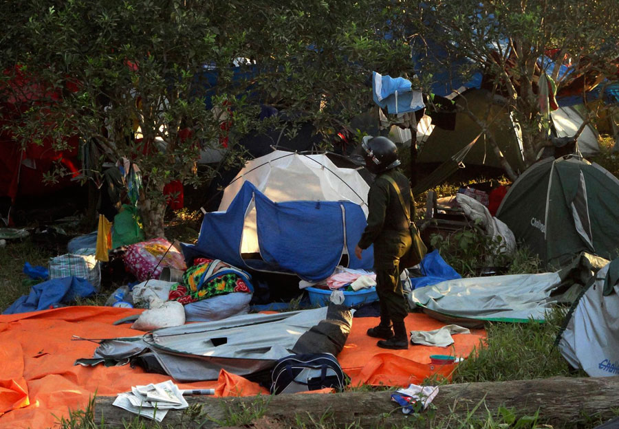 Полиция провела рейд в местном лагере протестантов в Типнисе и произвела многочисленные задержания. © Handout/El Cambio/Clayton Benavides/REUTERS