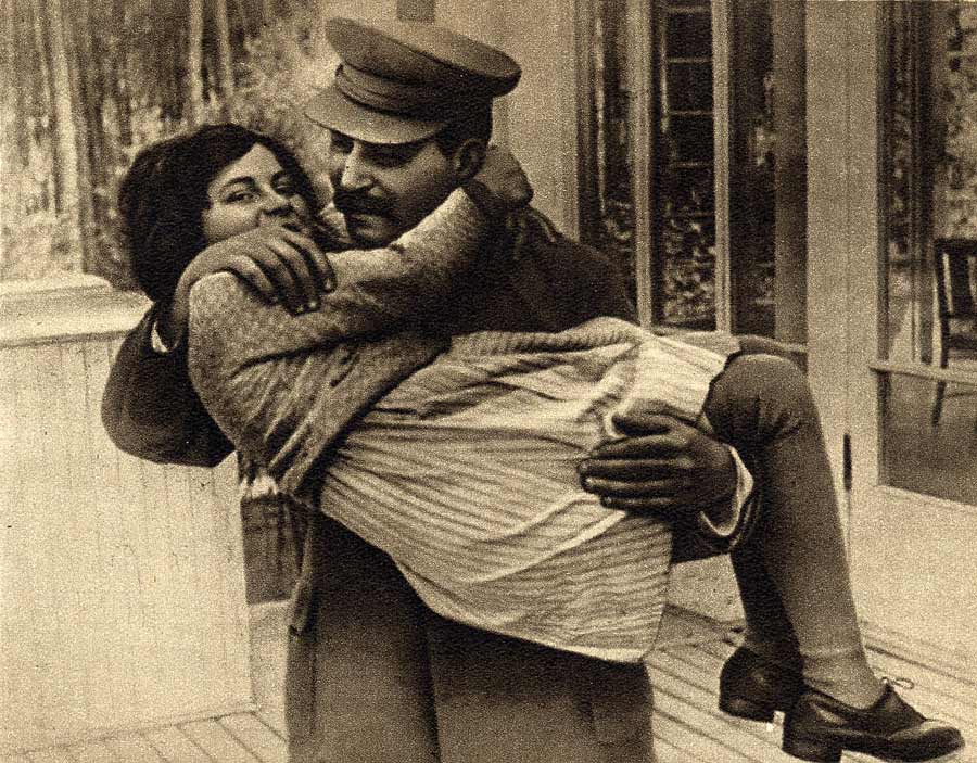 Иосиф Сталин с дочерью Светланой Аллилуевой. © AP Photo/Courtesy Icarus Films