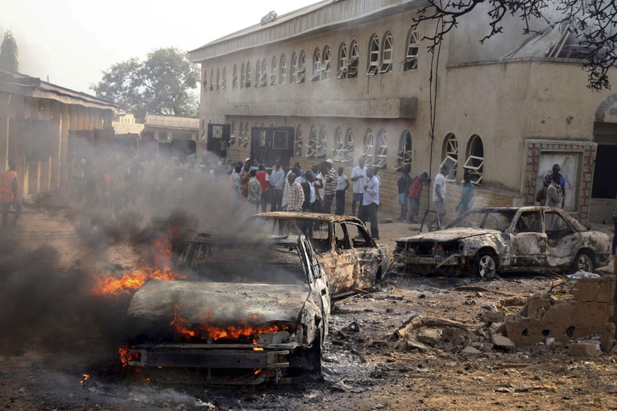 Площадь перед церковью Святой Терезы, взорванной в Нигерии в день Рождества. © AFOLABI SOTUNDE/Reuters
