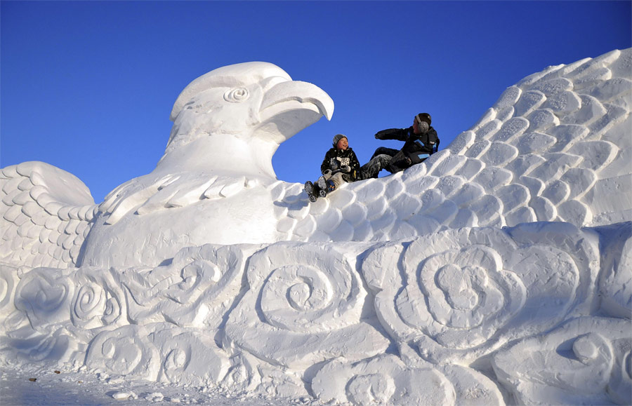 Во время II Фестиваля снежных скульптур в Хулун-Буире, городском округе во Внутренней Монголии в Китае. © China Daily/Reuters