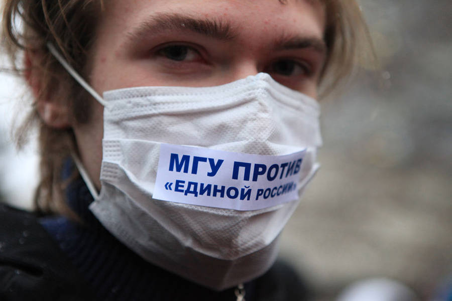 Участник протеста против вступления студсоюза в «Народный фронт». © Евгений Фельдман/novayagazeta.ru