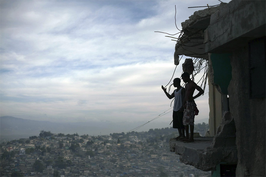 Порт-о-Пренс спустя год после разрушительного землетрясения. © Allison Shelley/Reuters