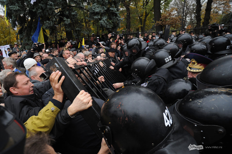 Штурм Верховной Рады в Киеве. © Сергей Полежака/Ridus.ru