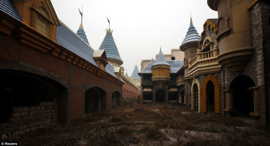 A similar scenario befell the Wonderland amusement park on the outskirts of Beijing 
