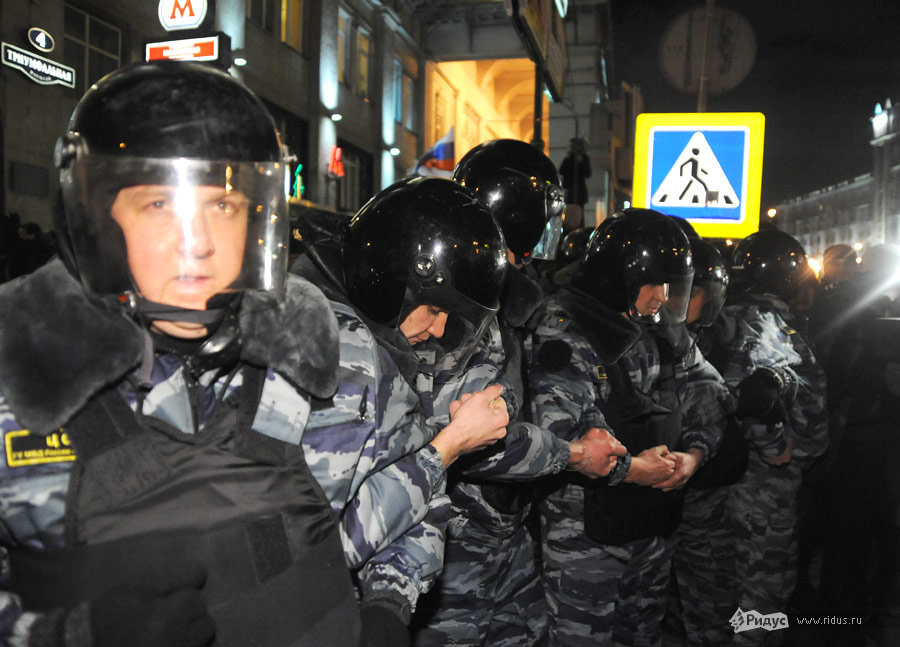 Полицейское оцепление на акции оппозиции на Триумфальной площади в Москве. © Василий Максимов/Ridus.ru