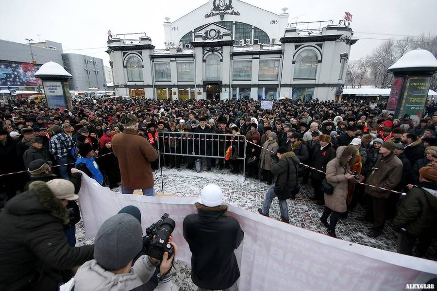 На площадь пришло больше 1000 человек. Саратов Митинг 24 декабря.