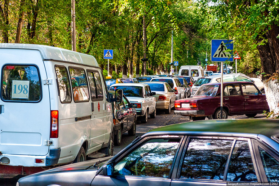 1. Заторы на бульваре Мира у перекрёстка с ул. Гагарина возникают в течении дня регулярно.