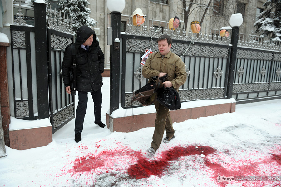 Акция у посольства Казахстана в Москве. © Роман Кульгускин/Ridus.ru