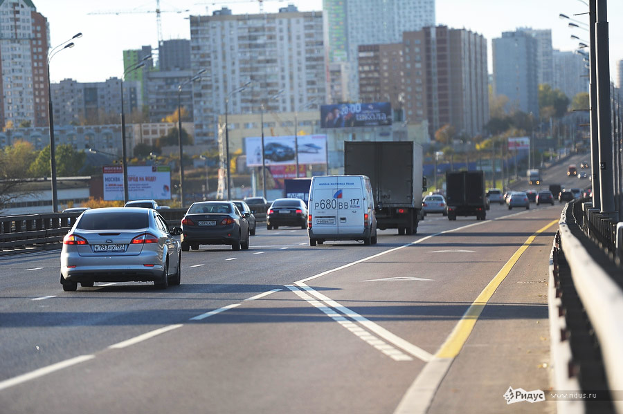 Специальная полоса движения для общественного транспорта. © Антон Белицкий/Ridus.ru