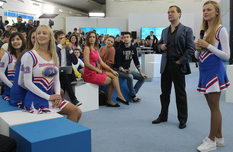 Встреча Дмитрия Медведева с представителями сетевых сообществ. © Владимир Родионов/РИА Новости