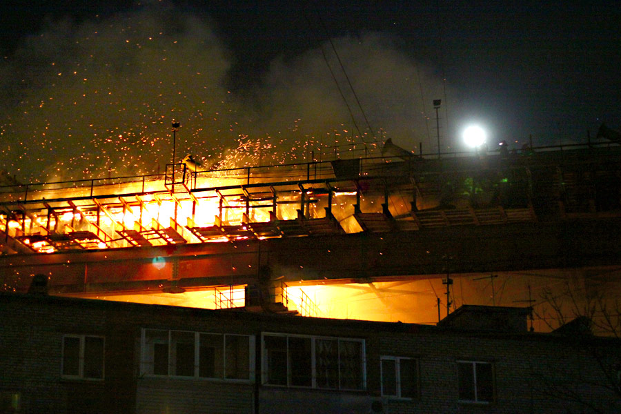 Пожар на строящемся мосту через бухту Золотой Рог во Владивостоке. © zeka-vasch.livejournal.com