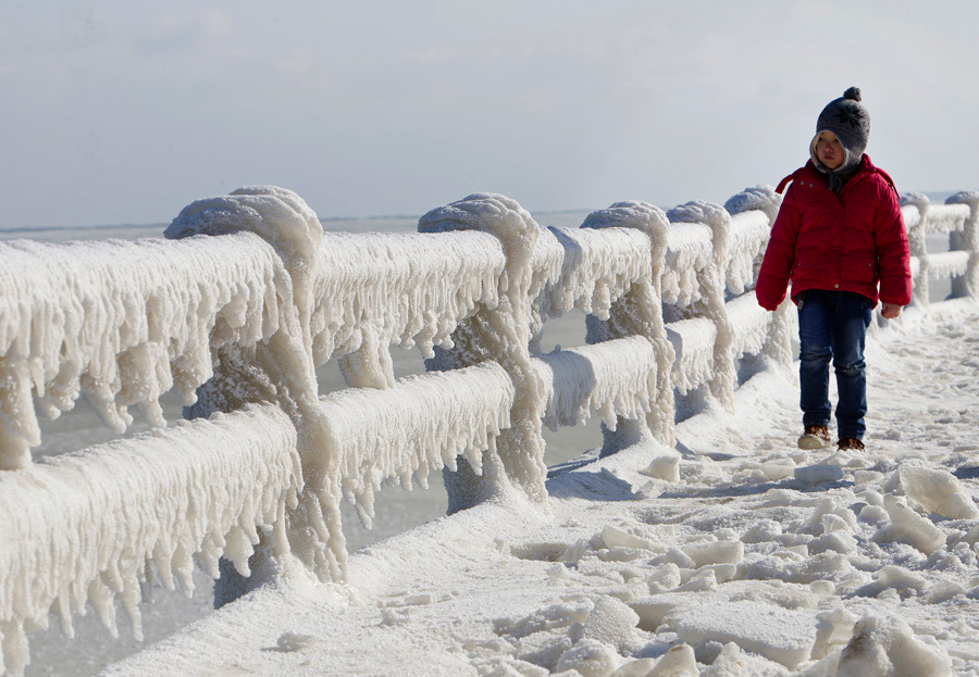 Замерзшее Черное море около Констанцы, Румыния