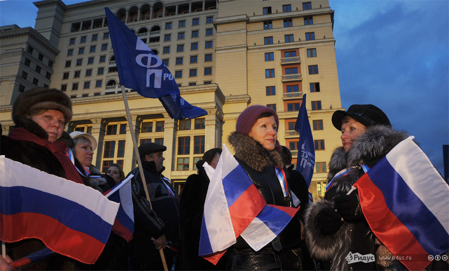 Митинг сторонников «Единой России» на Манежной площади в Москве 12 декабря 2011 года. © Василий Максимов/Ridus.ru