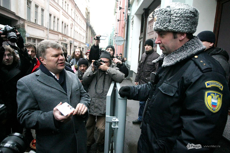 Сергей Митрохин (слева), лидер партии «Яблоко». © Антон Тушин/Ridus.ru