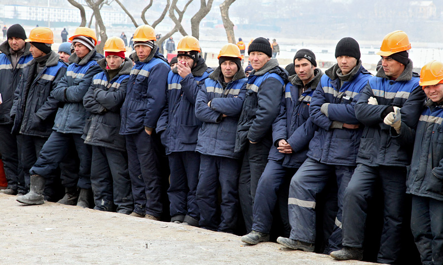 Трудовые мигранты на стройке во Владивостоке. © Виталий Аньков/РИА Новости