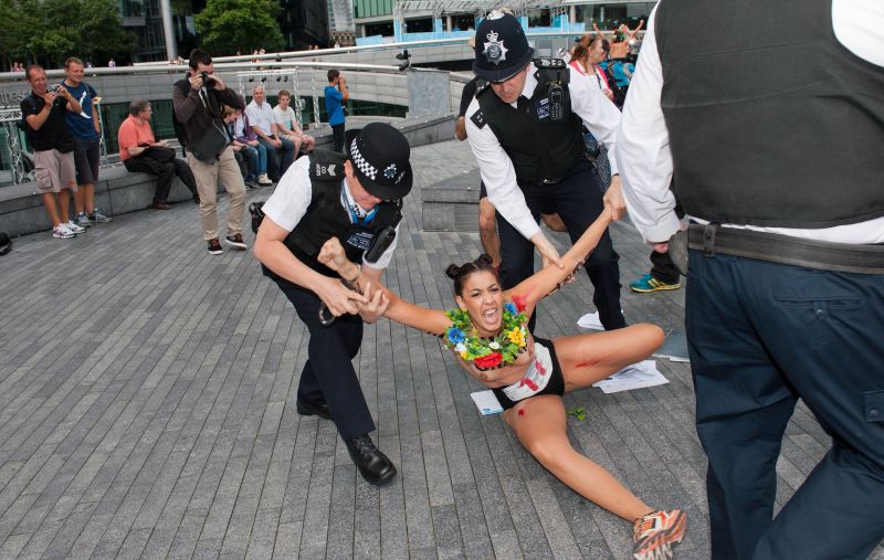 FEMEN провели акцию протеста в Лондоне против шариата 