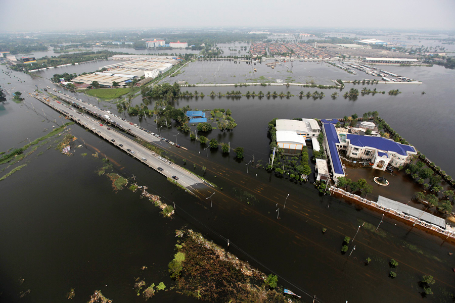 Затопленная местность в Тайланде. © Damir Sagolj/Reuters