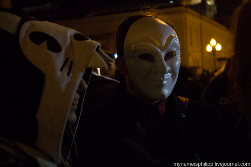 20. Полиция попросила всех снять маски.