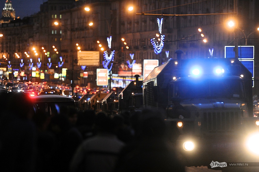 Полицейские машины на Пушкинской площади 6 декабря 2011 года. © Антон Белицкий/Ridus.ru