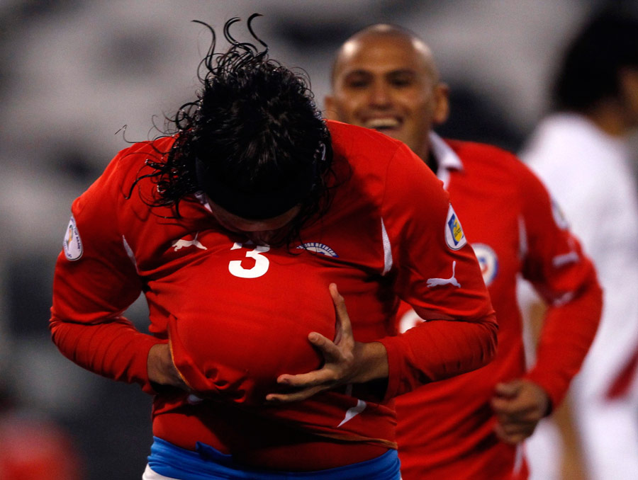Чилиец Вальдо Понсе празднует первый гол © Ivan Alvarado/Reuters