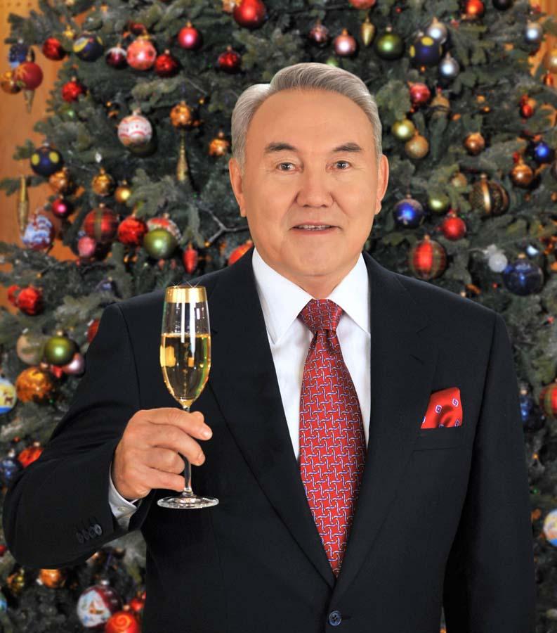 Назарбаев поздравляет с Новым годом