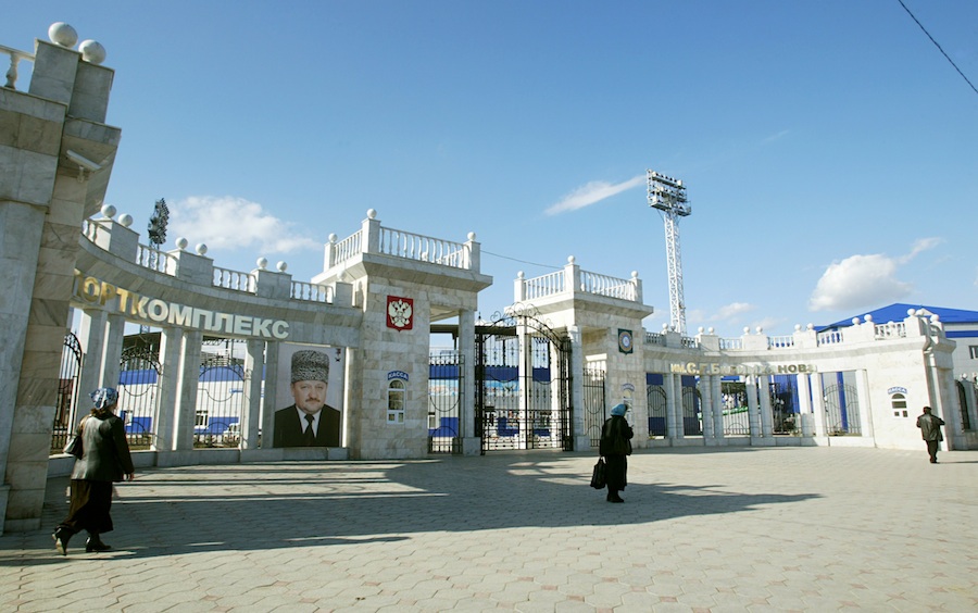 Главный вход стадиона имени Султана Билимханова (бывший «Динамо») в Грозном. © Мурат Казбеков/ИТАР-ТАСС