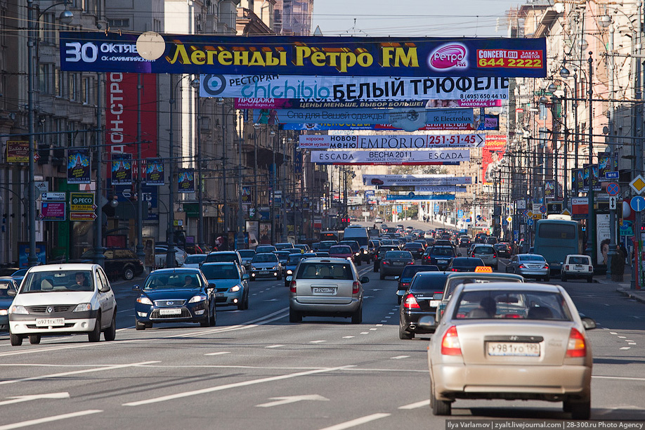 Реклама на улицах Москвы год назад. © Илья Варламов
