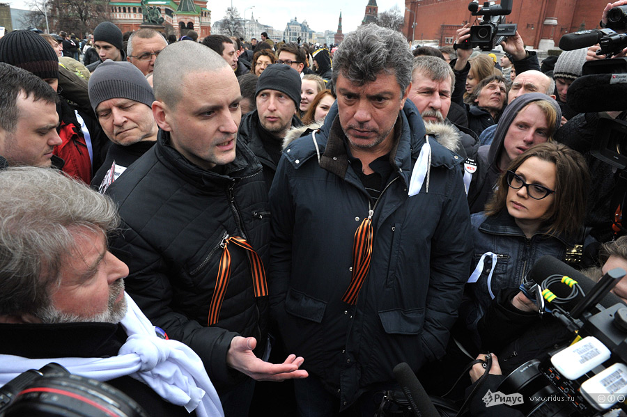 Оппозиция организовала в Москве акции «Белое метро» и «Белая площадь»