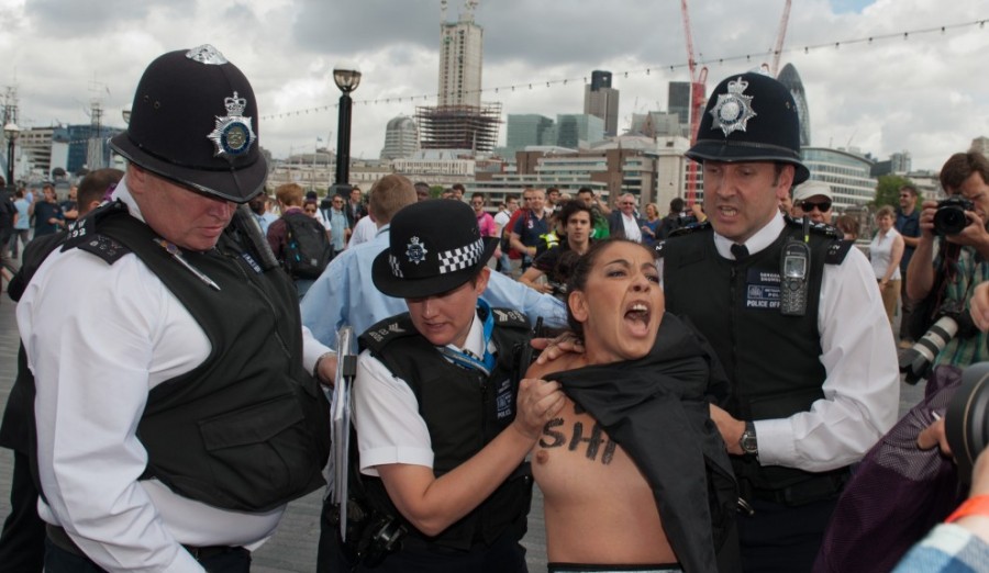 FEMEN провели акцию протеста в Лондоне против шариата 