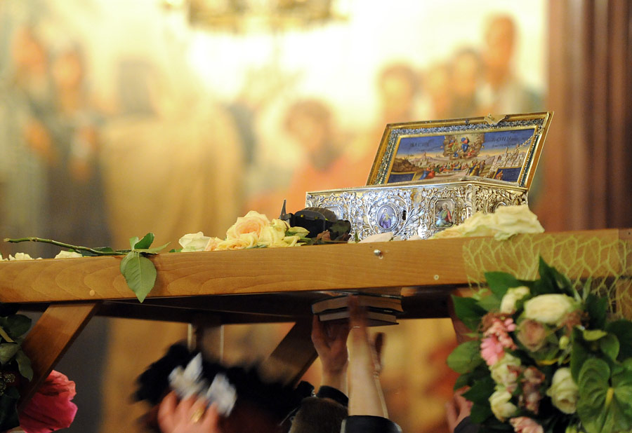 Ковчег с поясом Пресвятой Богородицы в Храме Христа Спасителя. © Сергей Пятаков/РИА Новости