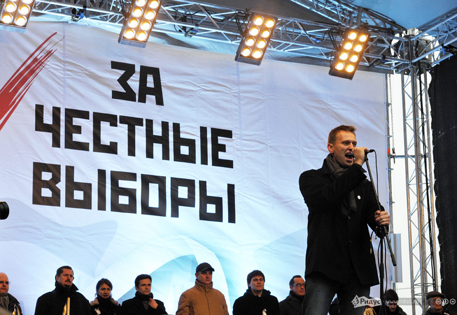 Алексей Навальный обращается к собравшимся на проспекте Сахарова митингующим. © Антон Тушин/Ridus.ru