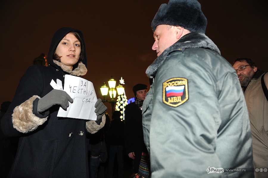 Участница акции в защиту Сергея Удальцова на Пушкинской площади в Москве 29 декабря 2011 года. © Антон Белицкий/Ridus.ru